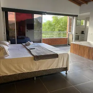 hermoso-loft-con-jacuzzi-y-balcon.colombiamedellinhotels.com/